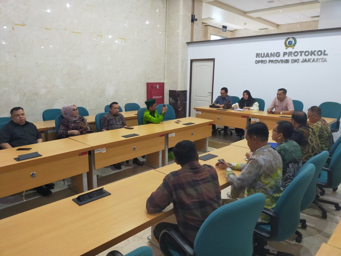 Rombongan Komisi III DPRD Provinsi Kalsel studi komparasi ke DPRD Provinsi Daerah Khusus Jakarta untuk pengembangan jalur Bus Trans Banjarbakula.(foto : humasdprdkalsel)