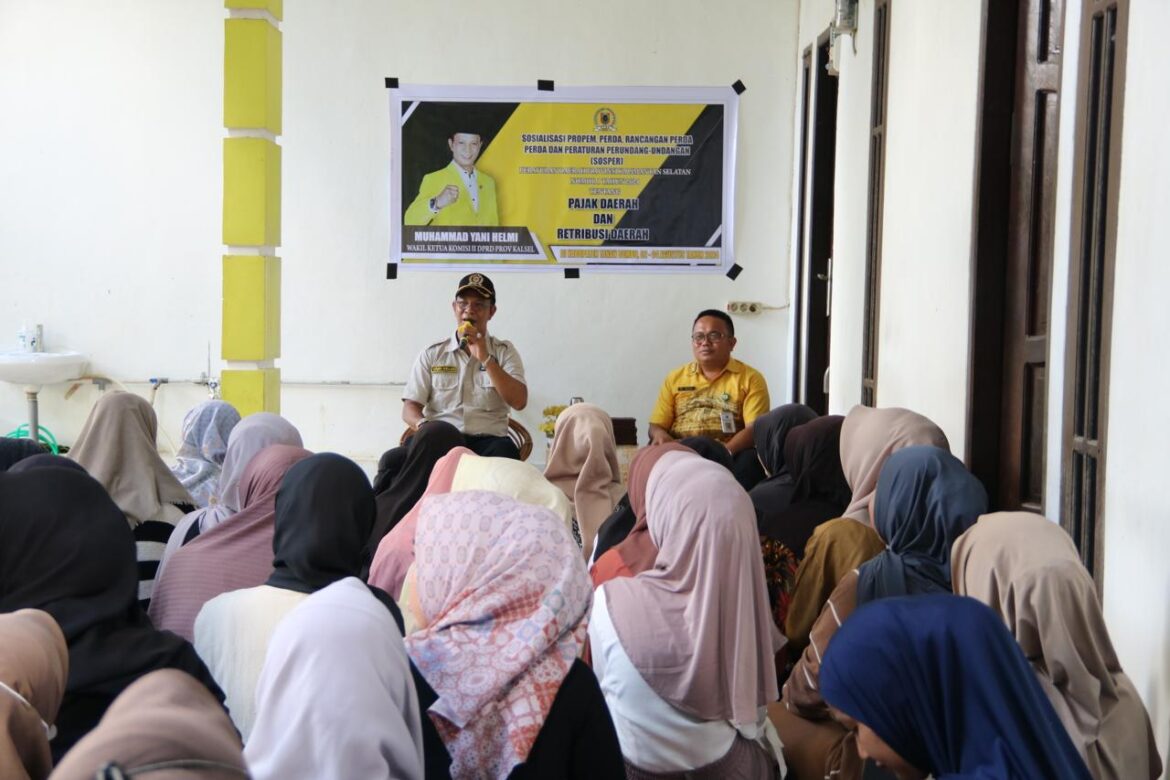 Wakil Ketua Komisi II DPRD Provinsi Kalsel Muhammad Yani Helmi melaksanakan Sosialisasi Perda Provinsi Kalsel Nomor 1 Tahun 2024 tentang Pajak Daerah dan Retribusi Daerah bertempat di Kelurahan Kampung Baru Kecamatan Simpang Empat Kabupaten Tanbu.(foto : ist)