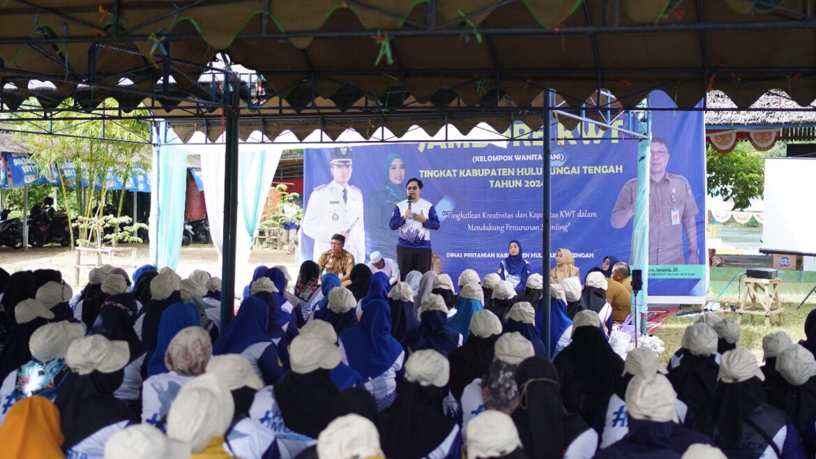 sambutan Bupati Aulia Acara jambore KWT di Pulau Mas Kecamatan Batu Benawa Kabupaten HST