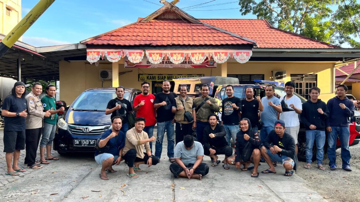 PENCURI MOBIL - Dua pencuri mobil Honda Freed di Basirih Selatan, berinisial SAF dan SRSF dibekuk Reskrim Polsek Banjarmasin Selatan, Selasa (30/7/2024). (Foto:ist)
