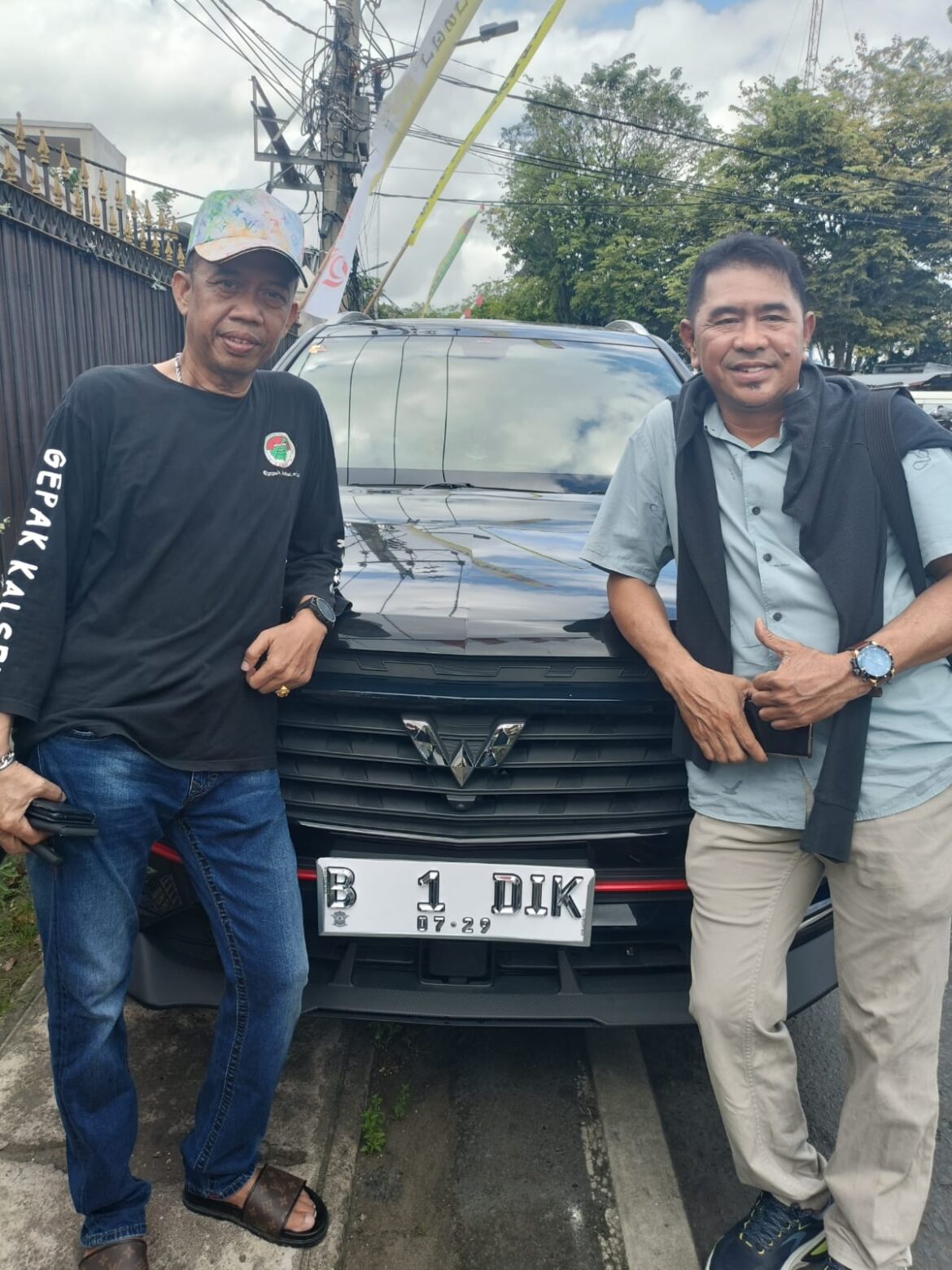 Bakal Calon Walikota Banjarmasin Anang Hermansyah didampingi Ketua Pekat IB Kota Banjarmasin H Suriansyah ( Foto : Mercy)