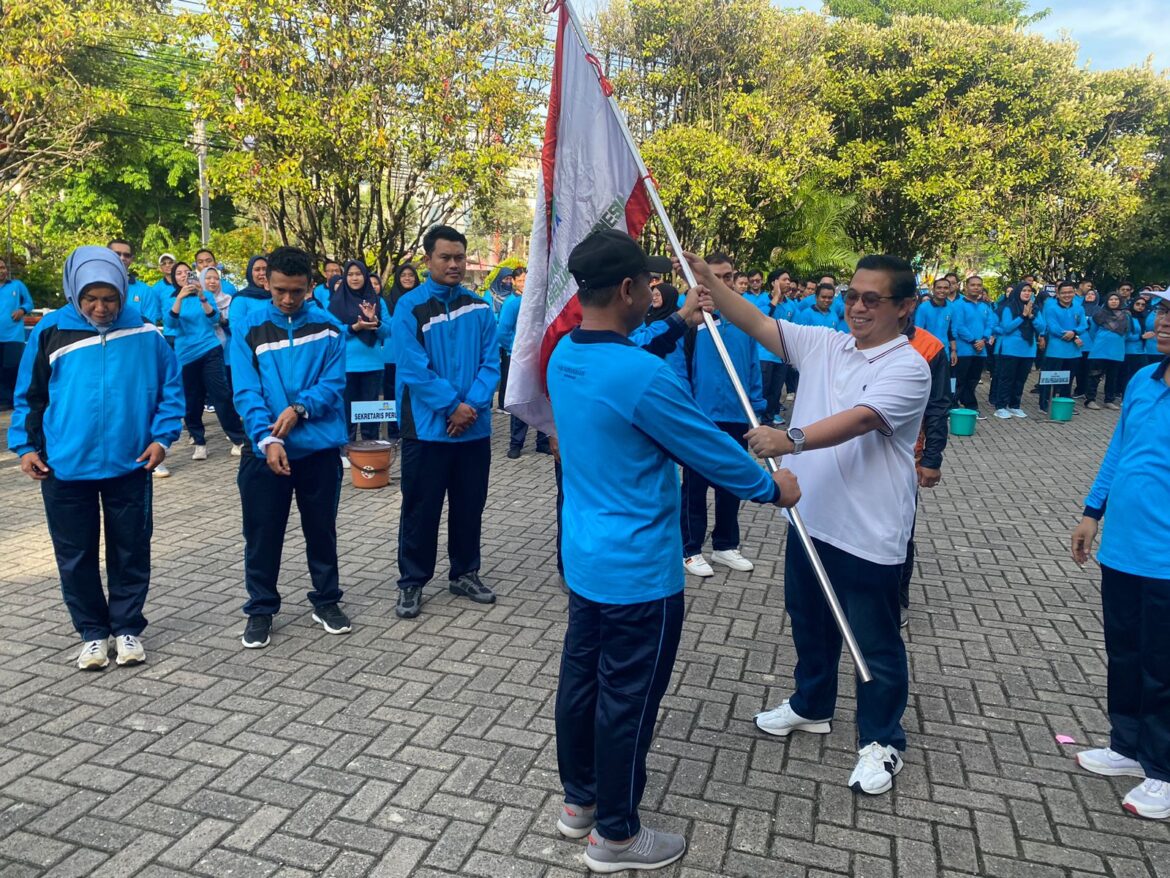 Sejumlah atlet asal PAM Bandarmasih dilepas Wali Kota Banjarmasin, Ibnu Sina untuk berjuang di Porpamnas di Makassar.