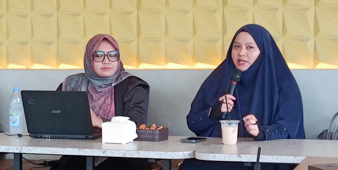 Direktur Riset LSPP Safa Musdalifah dan Direktur Eksekutif LSPP Farah Qubayla (foto:baritopost)