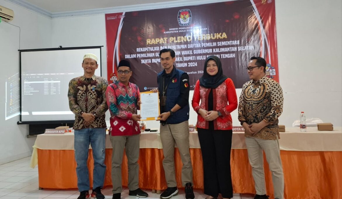 Rapat Pleno KPU dan Bawaslu Kabupaten HST.(foto : yufanata/brt)