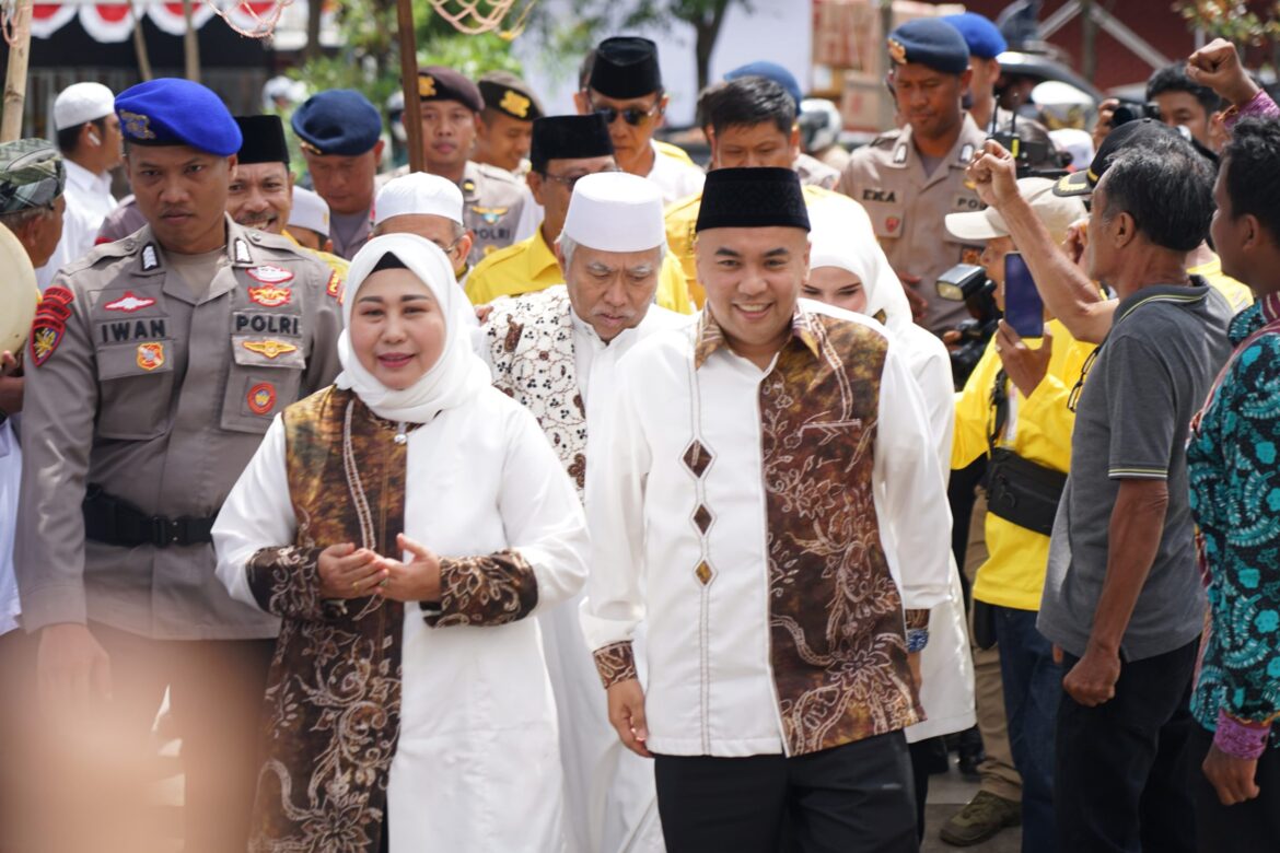 Pasangan Acil Odah-Rozanie Saat Mendaftar ke KPU Kalsel untuk Mengikuti Pilgub Kalsel 2024 (foto:istimewa)