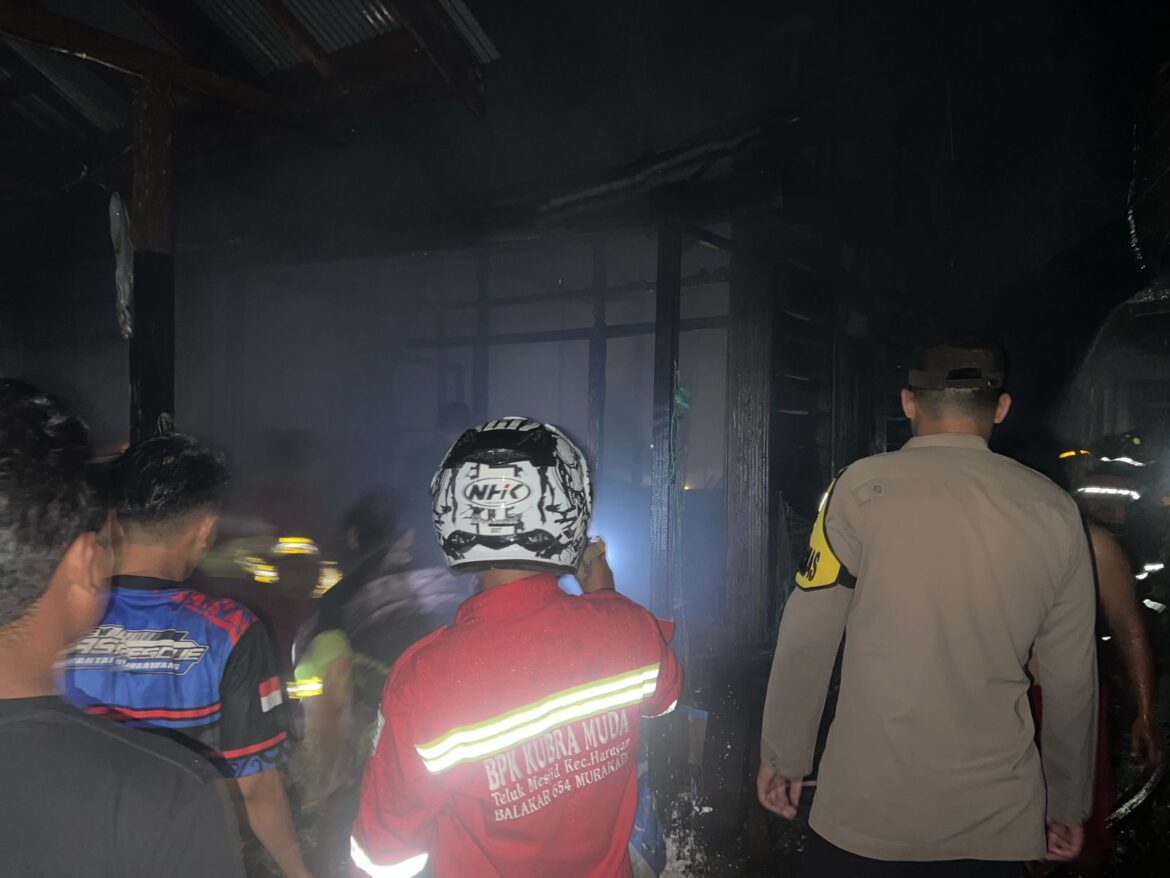 Kebakaran di Desa Pengambau Hulu Kecamatan Haruyan Kabupaten HST , (foto BPBD HST )