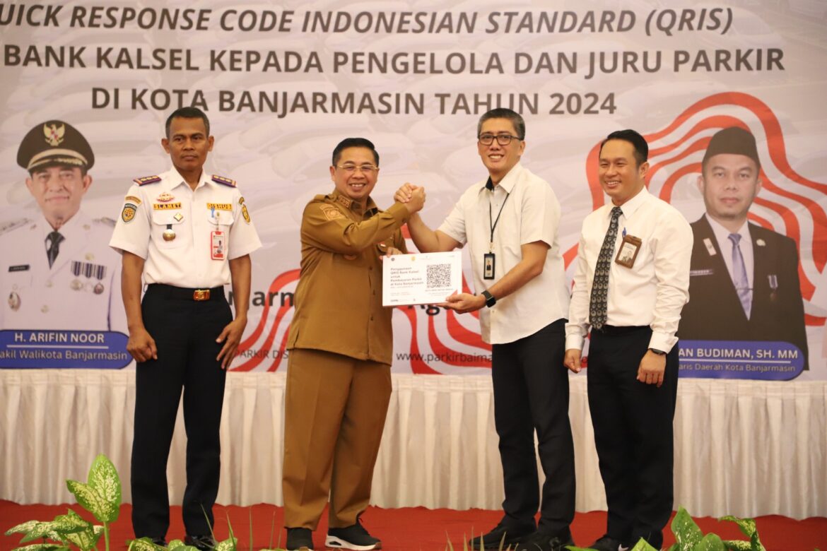 Dirut Bank Kalsel Fachrudin dan Walikota Banjarmasin Ibnu Sina (foto:humas bank kalsel)