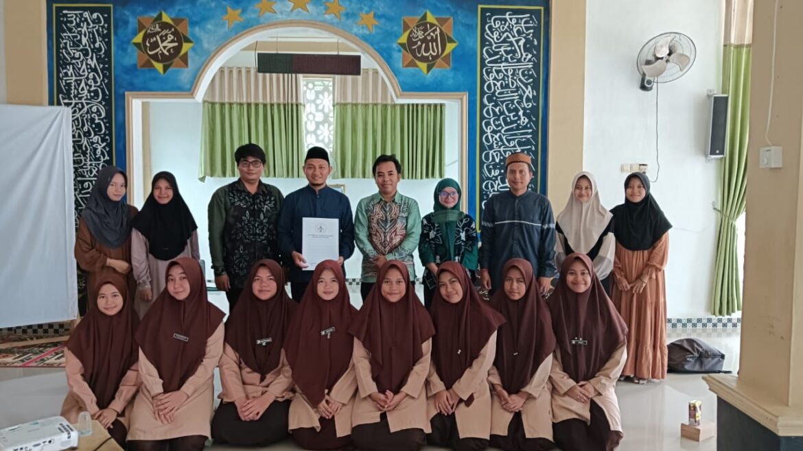 Silaturahmi dan sosialisasi Unukase di Pondok Pesantren Ibnu Mas'ud Puteri Kandangan.