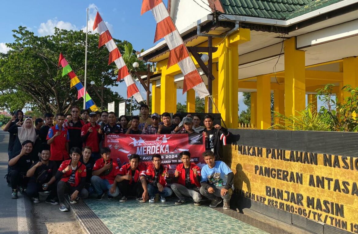 'Convoy Merdeka' Berfoto di Depan Makam Pahlawan Nasional Pangeran Antasari Banjarmasin (foto:istimewa)