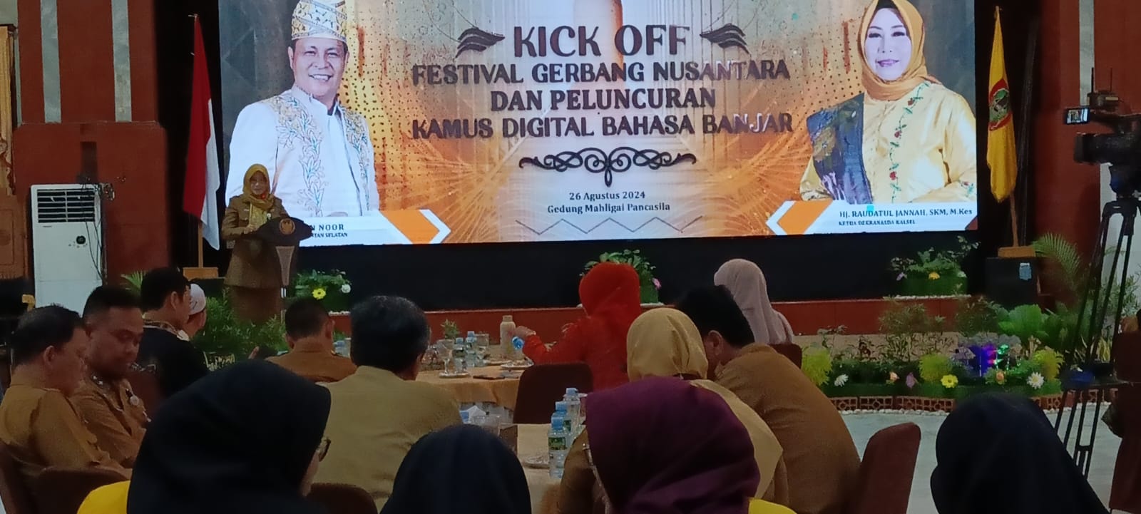 Staf Ahli Bidang Kemasyarakatan dan SDM, Husnul Khotimah mewakili Gubernur Kalsel H Sahbirin Noor Saat Menyampaikan Sambutan 