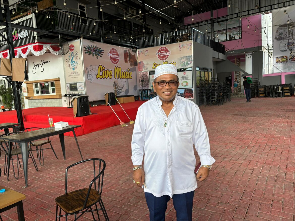 Pemilik Kedai 99 Trisakti Banjarmasin Saut Nathan Samosir