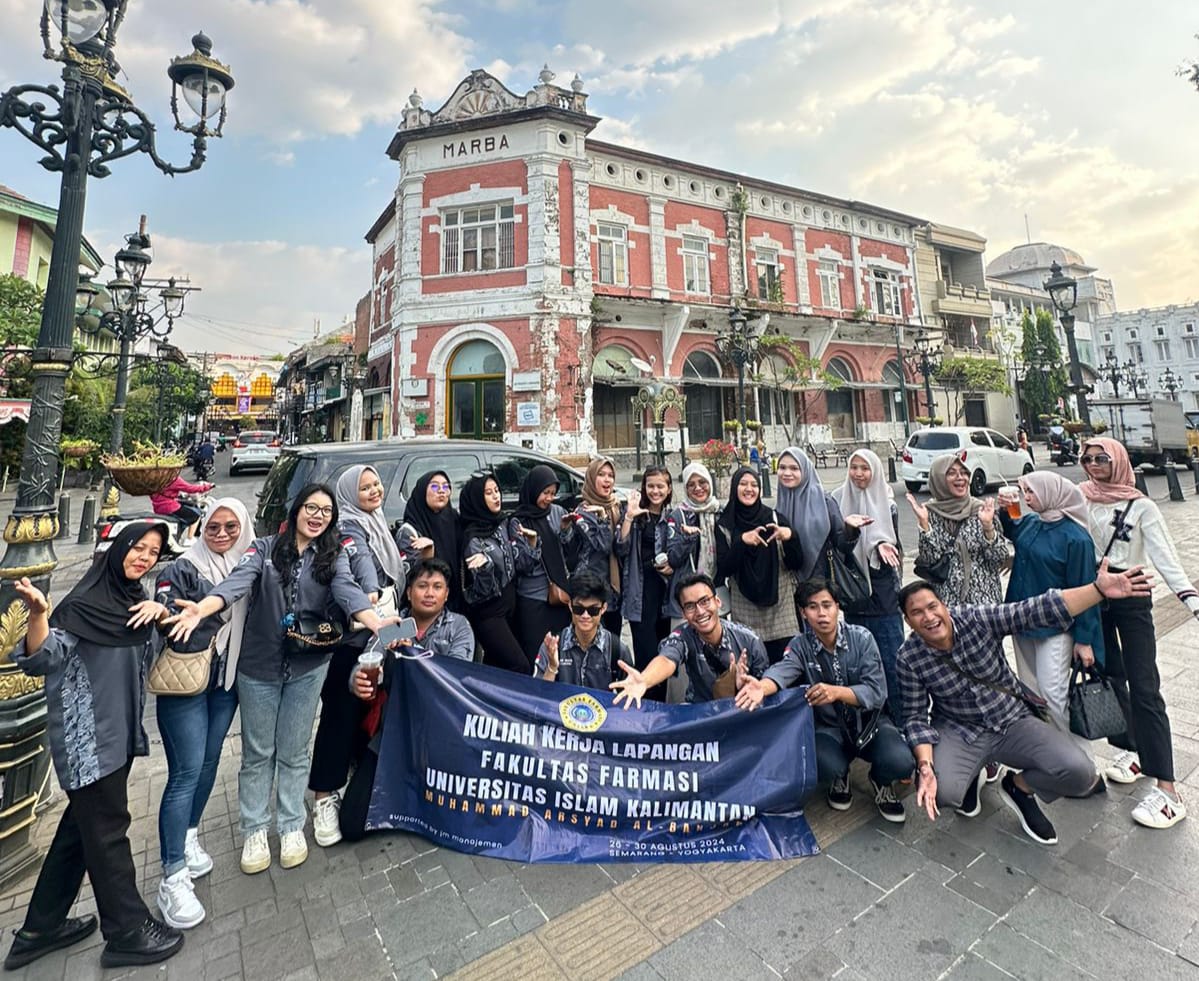 20 Mahasiswa Fakultas Farmasi Uniska MAAB berangkat ke Semarang-Yogyakarta untuk belajar di dunia industri