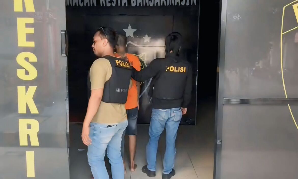 PELAKU PERKOSAAN - Pelaku perkosaan di kawasan Banjarmasin Utara ini tak sampai 24 jam dibekuk pihak Sat Reskrim Polresta Banjarmasin, Kamis (26/9/2024) siang. (foto:ist)