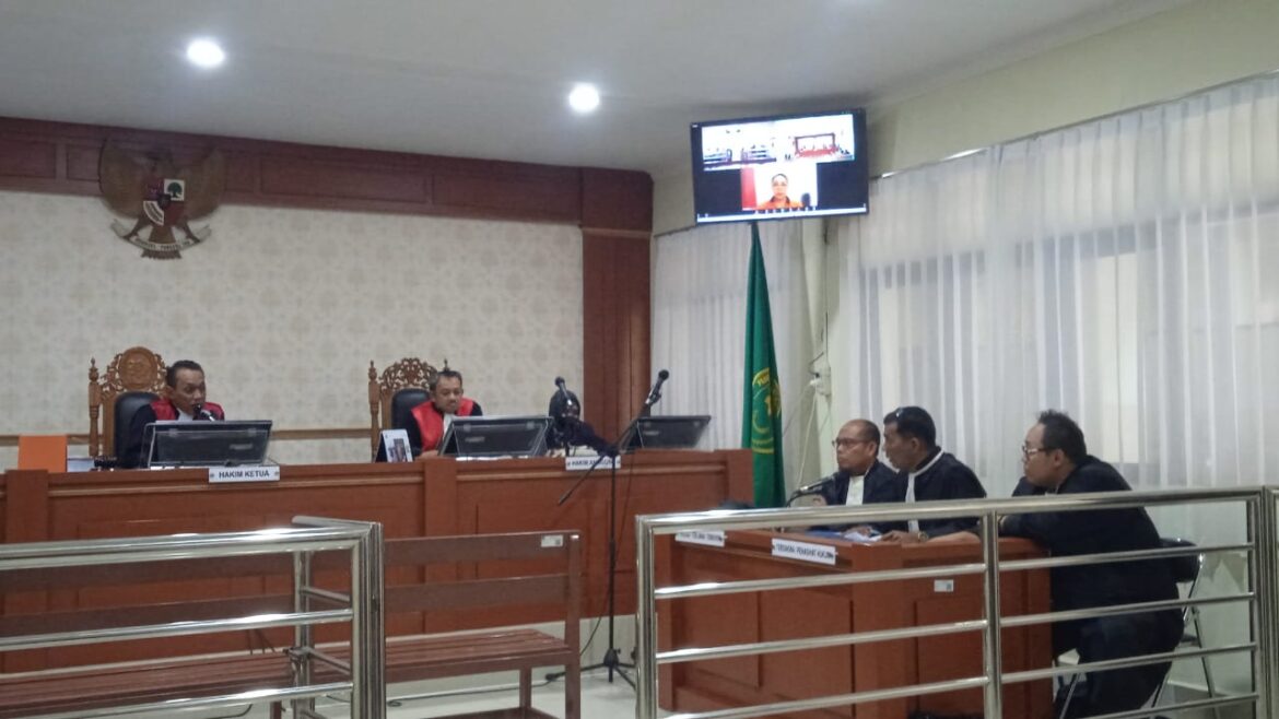 Suasana sidang dugaan penggelapan di PT Bina Baru Mandiri Cabang Banjarmasin dengan terdakwa Betty Sepriyanti Simatupang.