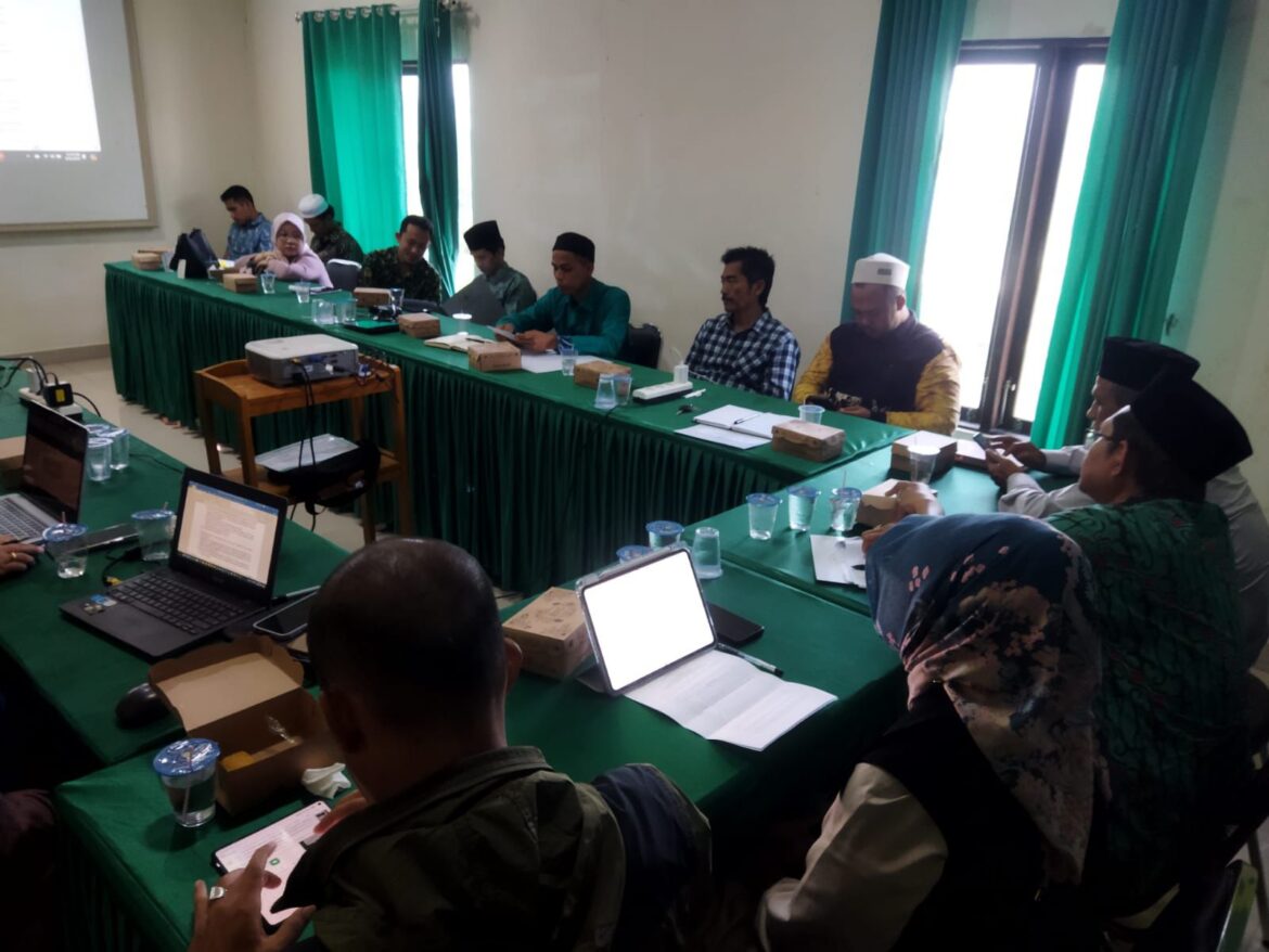 Rapat pejabat Unukase bersama Rektor Unukase, Dr Abrani Sulaiman.