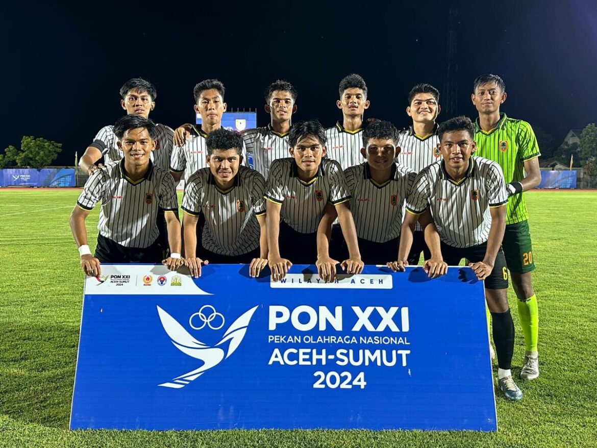 Tim sepakbola Kalsel yang turun pada laga perdana Grup D pada PON) XXI Aceh-Sumut, Selasa (3/9/2024) malam di Lapangan Blang Paseh Sigli, Kabupaten Pidie, Aceh. (foto: ist/brt)