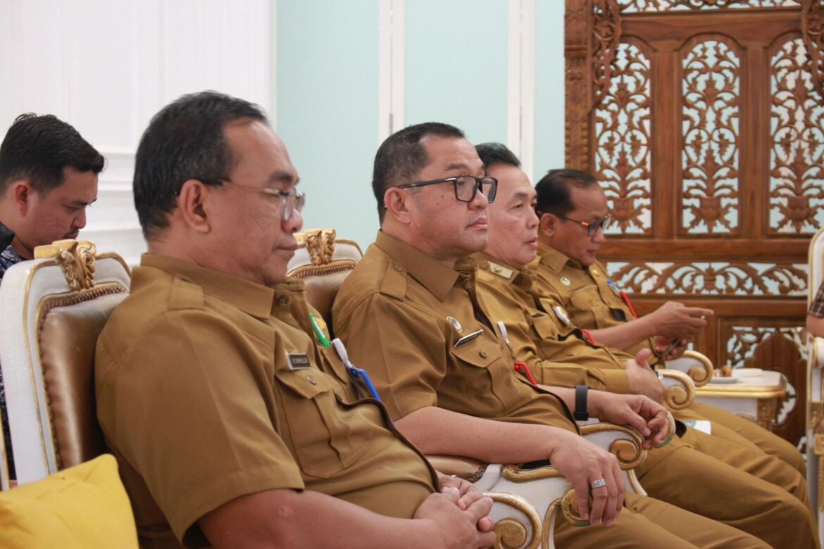 ASN Pemkot Banjarmasin sedang mengikuti rapat program kerja pimpinan.
