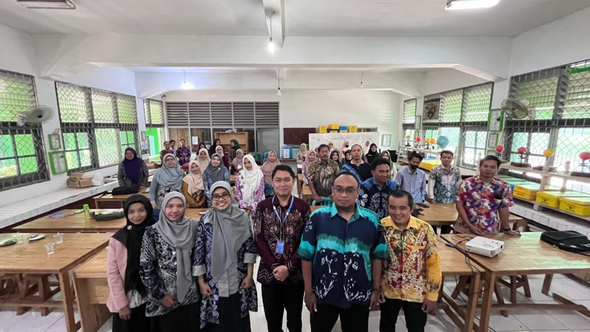 Kegiatan penguatan literasi numerasi pada MGMP Matematika SMP Kabupaten Banjar, Sabtu, (07/09/2024) di SMPN 3 Martapura. (Foto: ist)