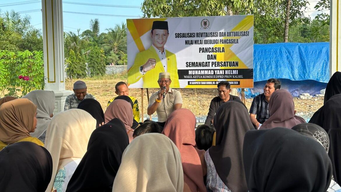 Wakil Ketua Komisi II DPRD Provinsi Kalsel Muhammad Yani Helmi Sosialisasi Revitalisasi Nilai-nilai Ideologi Pancasila di Desa Plajau Mulia, Kabupaten Tanbu.(foto : ist)