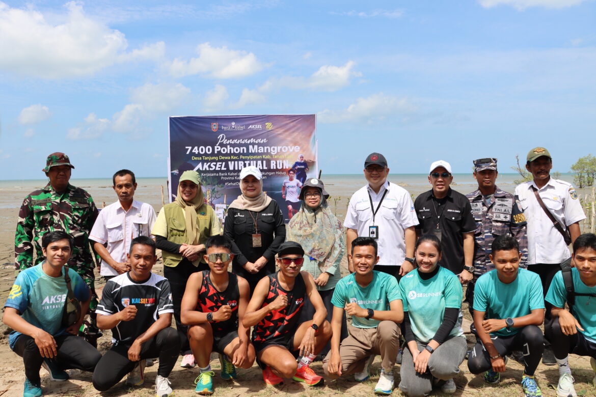 Bank Kalsel bersama Dinas Lingkungan Hidup Provinsi Kalimantan Selatan menutup kegiatan dengan aksi penanaman 7.400 bibit mangrove di Pantai Tanjung Dewa (foto:humas bank kalsel)