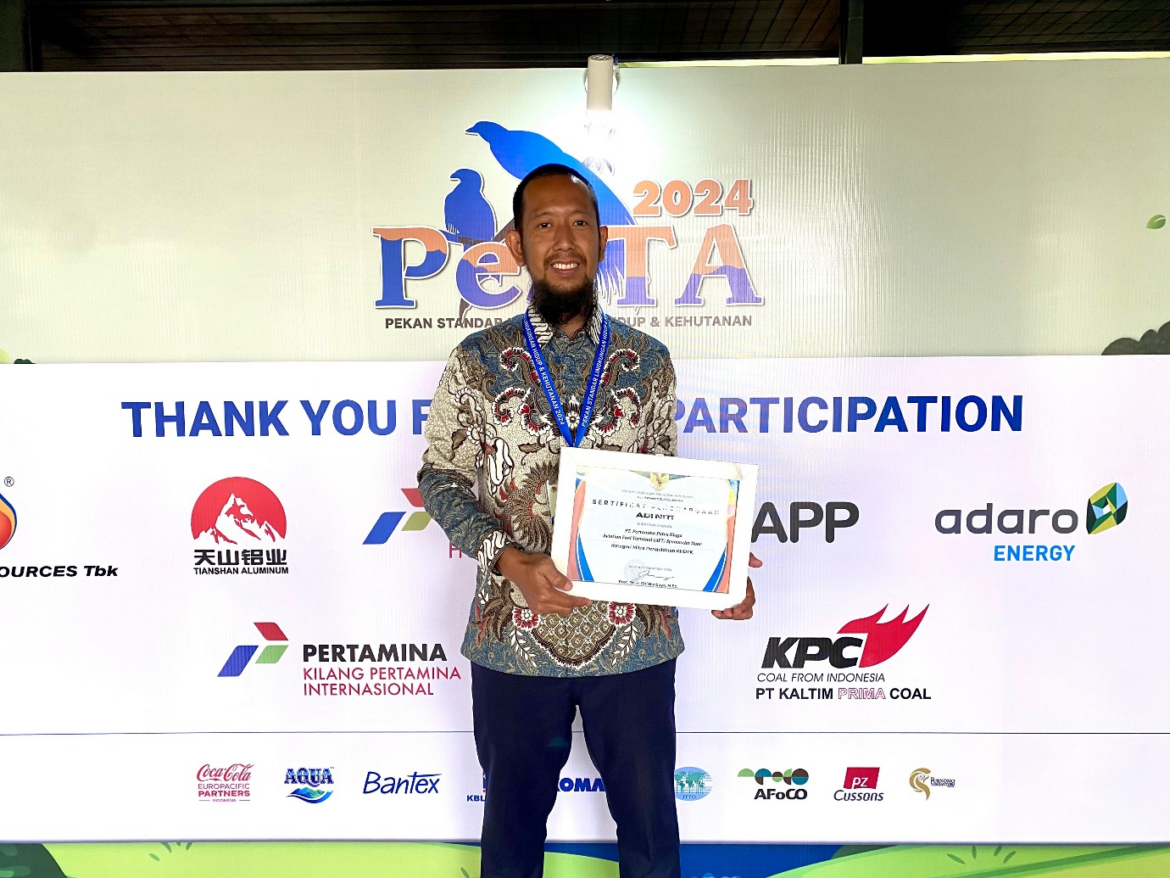 PT Pertamina Patra Niaga melalui Aviation Fuel Terminal (AFT) Syamsudin Noor berhasil meraih penghargaan Adi Niti oleh Menteri Lingkungan Hidup dan Kehutanan sebagai perusahaan Mitra Pelaksana KHDTK (Kawasan Hutan dengan Tujuan Khusus)
