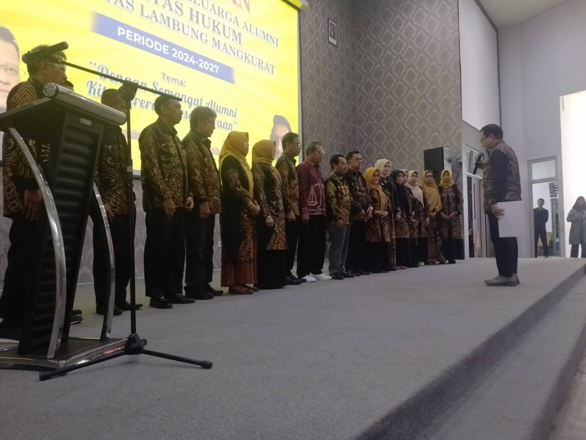 Prosesi pengukuhan Pengurus IKA FH ULM periode 2024 - 2027,  Sabtu (28/09/2024) di aula kampus setempat di Jalan Hasan Basri Banjarmasin. (Foto slm/brt,)