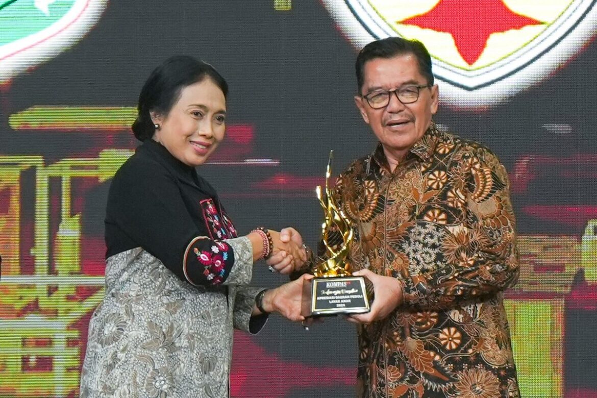 Wabub HST Terima Apresiasi Dari Kompas TV
