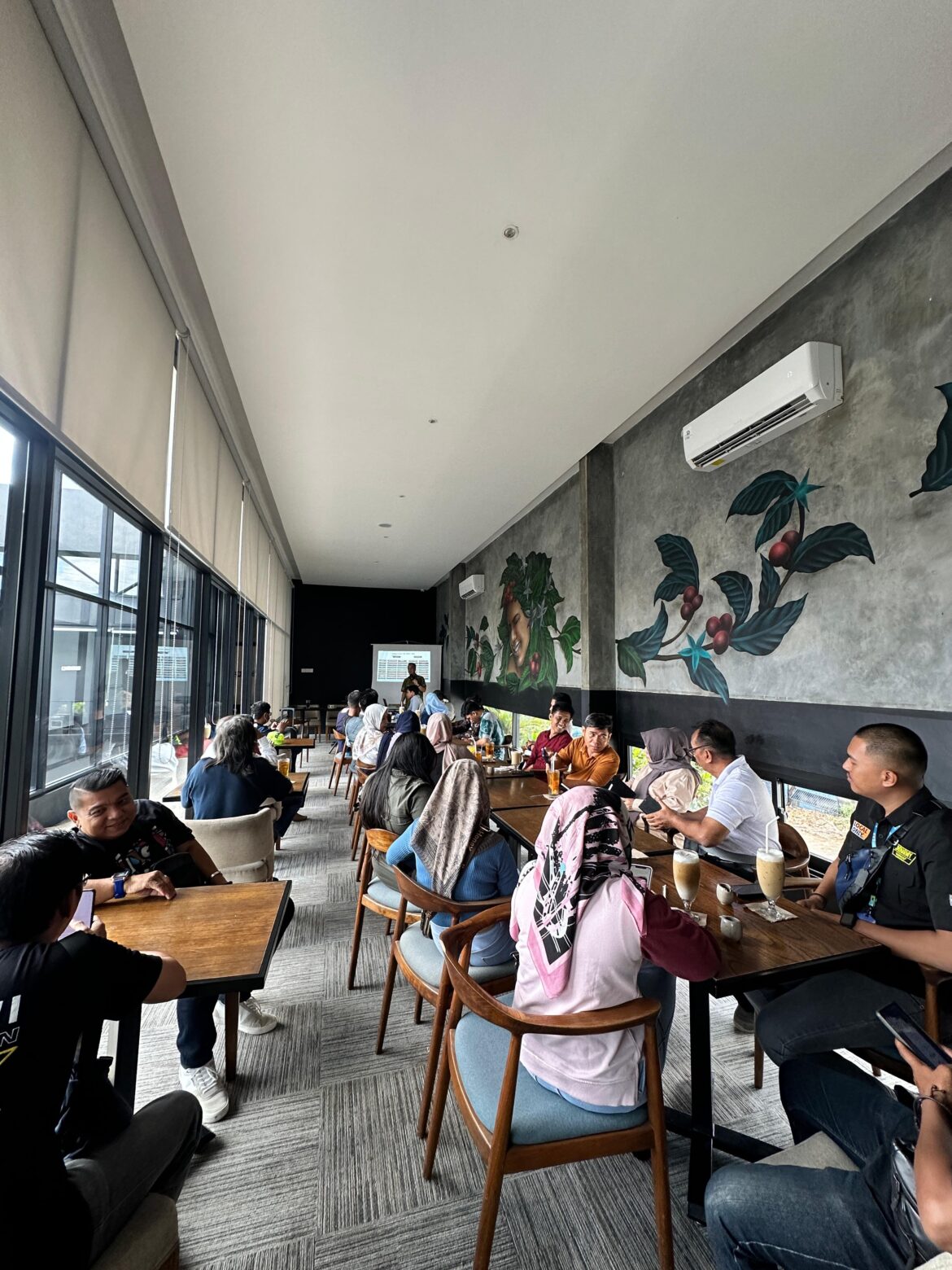 Digelar Sekolah Pasar Modal Spesial bersama PT Bursa Efek Indonesia (BEI), PT Kliring Penjaminan Efek Indonesia (IDClear), PT Kustodian Sentral Efek Indonesia (KSEI), dan PT Indonesia Securities Investor Protection Fund (Indonesia SIPF) di Banjarmasin (foto:istimewa)
