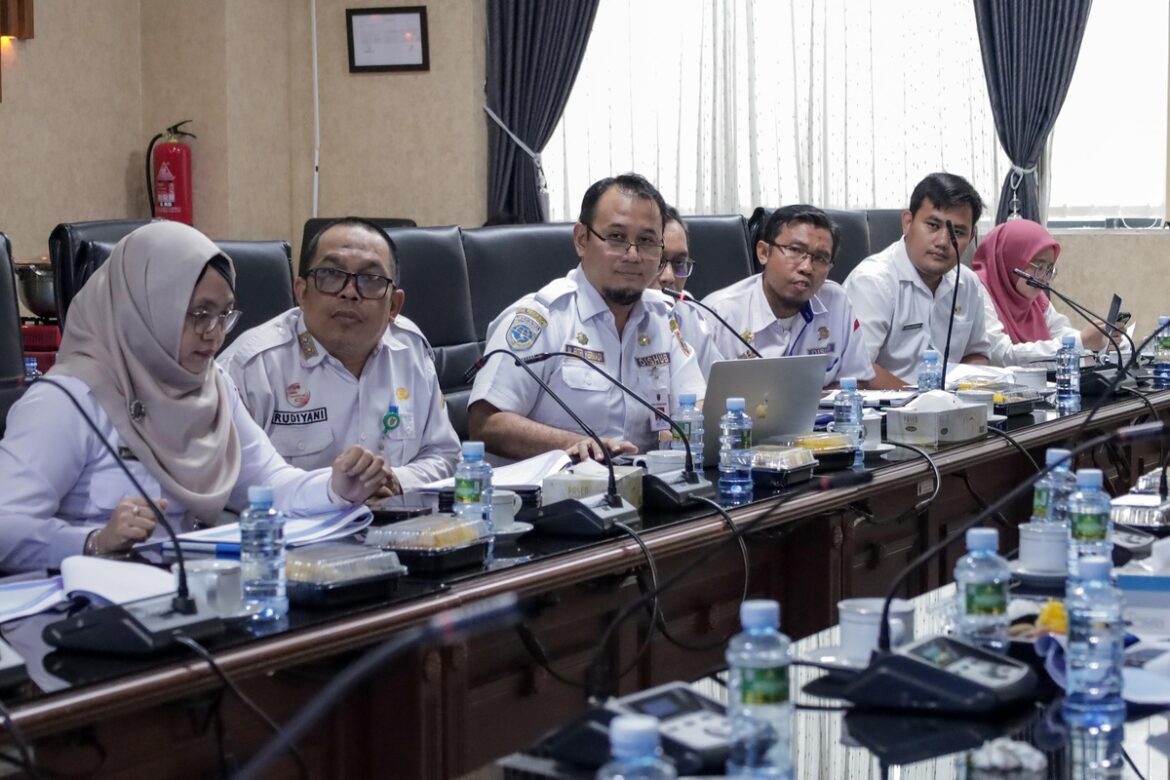 Dinas Perhubungan Kalsel saat rapat kerja dengan Komisi III DPRD Provinsi Kalsel.(foto : humasdprdkalsel)