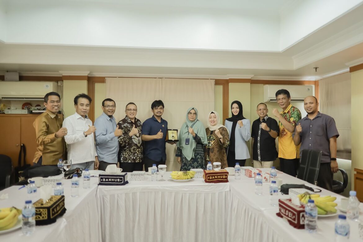 Rombongan Komisi I DPRD Provinsi Kalsel saat monitoring ke Badan Penghubung Pemprov Kalsel di Jakarta.(foto : humasdprdkalsel)