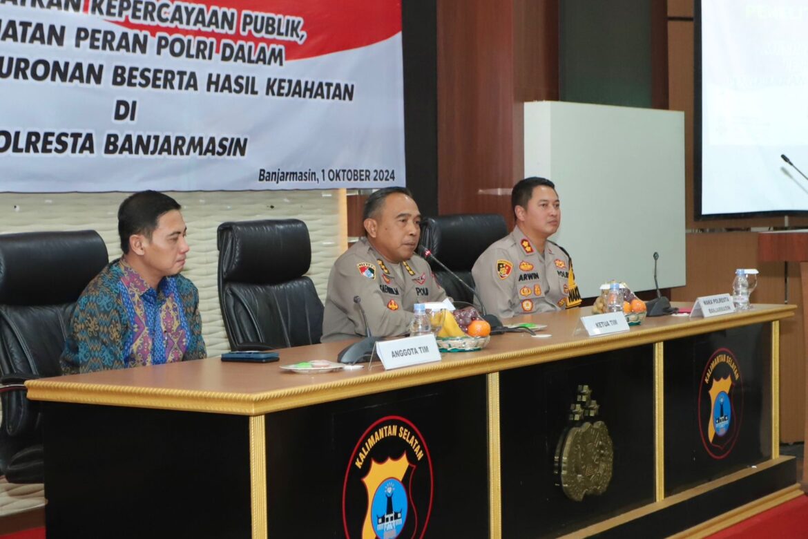 TIM PUSLITBANG - Dengan menyerap informasi dan kinerja Polresta Banjarmasin, Tim Puslitbang juga melibatkan berbagai SKPD mahasiswa dan pergirian tinggi dalam surveynya, Selasa (1/10/2024) sore.