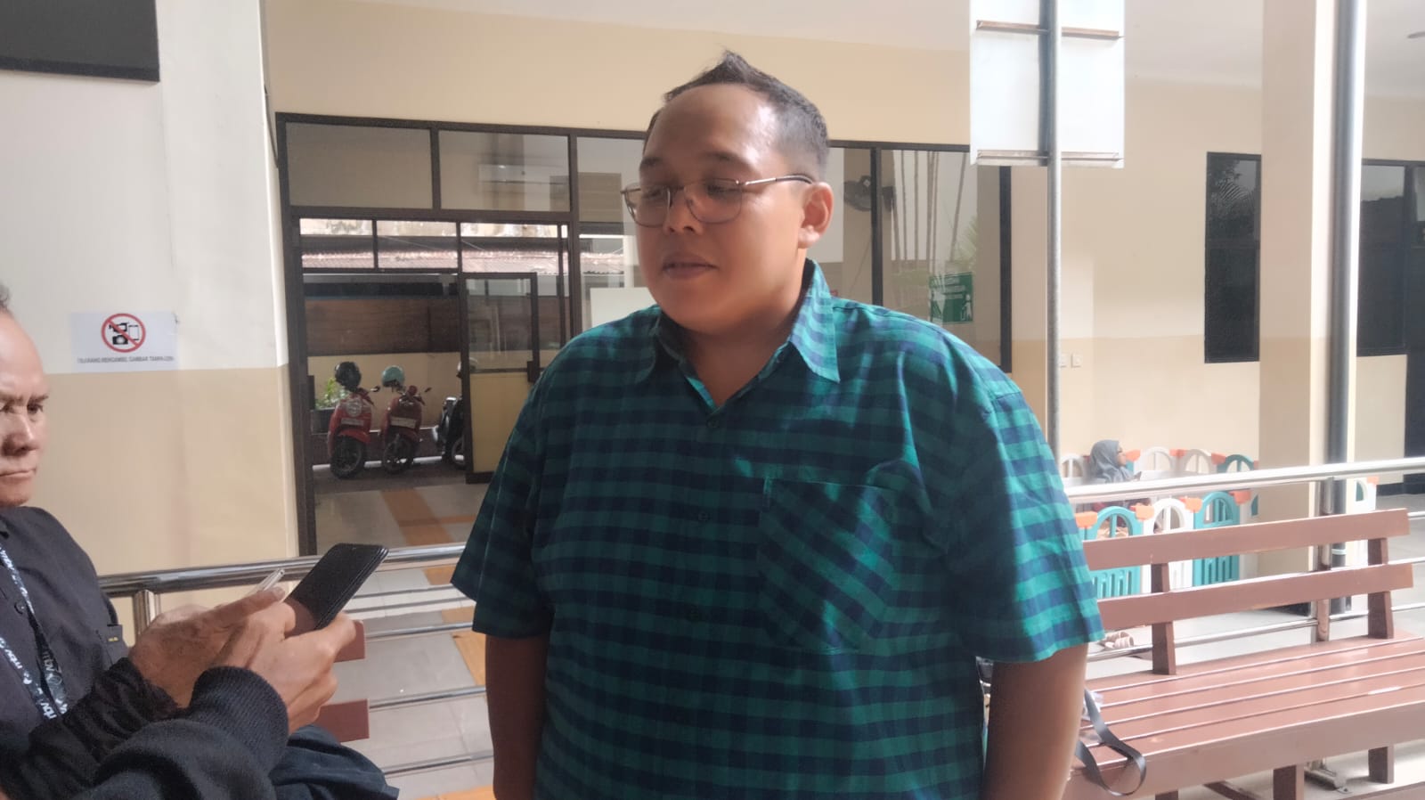 Penasehat hukum terdakwa Adik Sanjaya, SH.