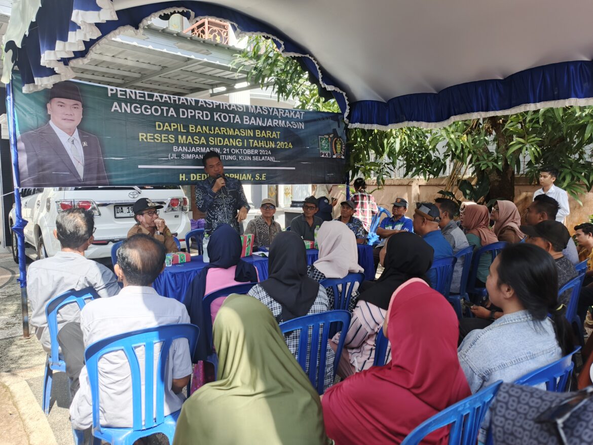 Anggota Dewan Perwakilan Rakyat Daerah (DPRD) kota Banjarmadin H Deddy Sophian yang menerima aspirasi dari warga Belitung