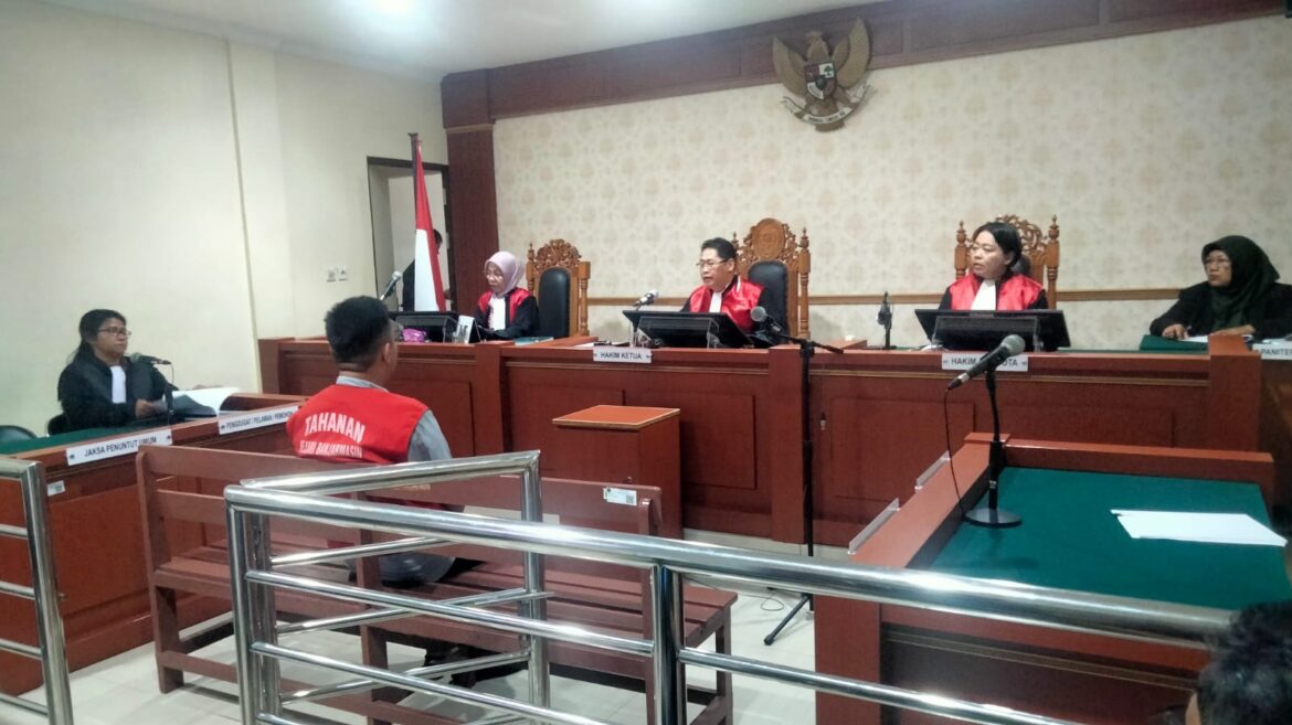 Terdakwa Andi Kahartang, oknum polisi yang bertugas di Polres Barito Selatan Kota Buntok yang terjerat narkoba.