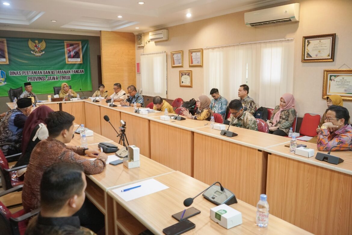 Rombongan Komisi II DPRD Provinsi Kalsel saat kunjungan kerja ke DPKP Provinsi Jatim.(foto : humasdprdkalsel)
