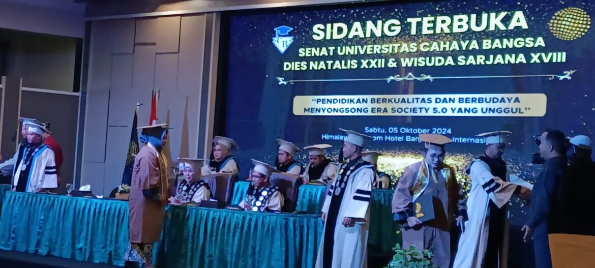 Sidang Terbuka Senat Universitas Cahaya Bangsa Dies Natalis XXII & Wisuda Sarjana XVIII " Pendidikan Berkualitas dan Berbudaya Menyongsong Era Society 5.0 Yang Unggul". (foto:baritopost)