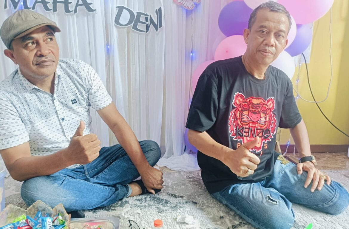 Amirudin Suat SH didampingi Ketua Gepak Anang Misran alias Anang Bidik (Foto Mercy)