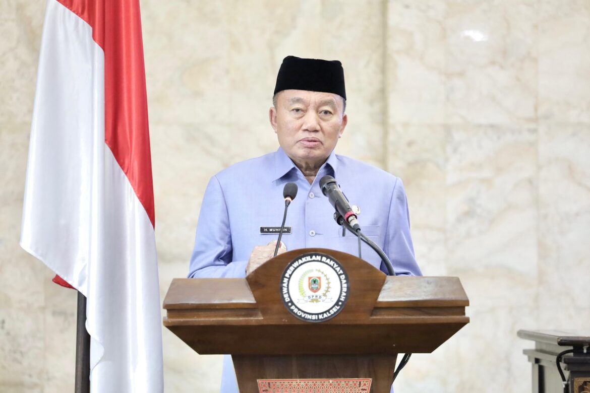 Plt Gubernur Kalsel H Muhidin saat menghadiri rapat paripurna DPRD Provinsi Kalsel di Banjarmasin.(foto : humasdprdkalsel)