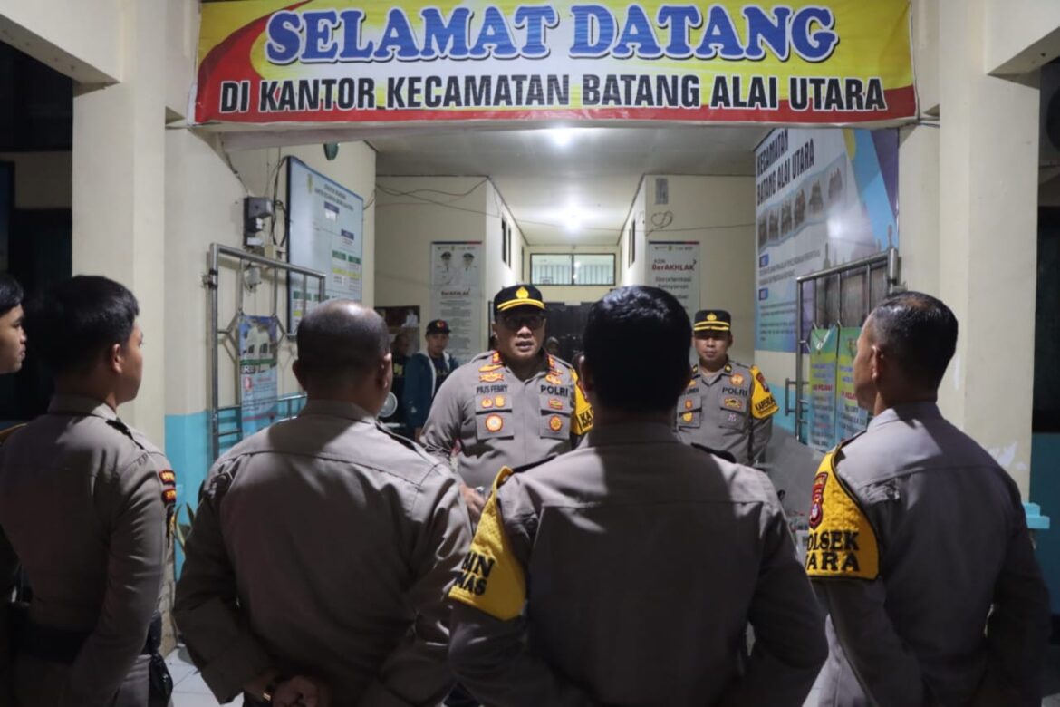 Kapolres HST Monitoring ke Setiap Kecamatan, Amankan Kotak Surat Pilkada 2024( Foto Yupanata)