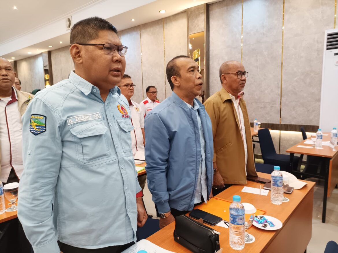 Wakil Ketua KONI Kotabaru, H Zulkifli AR (kiri) saat Rakeprov KONI Kalsel, Rabu (6/11/2024) di Hotel Rodhita Banjarmasin. (foto: Tolah/brt)