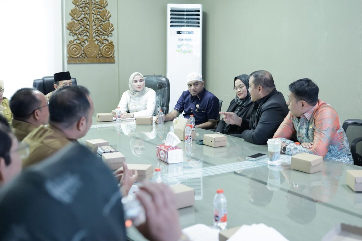 Komisi III DPRD Provinsi Kalsel kunjungan kerja ke Disperkimtan Provinsi Kalteng bahas pengelolaan RTLH.(foto : humasdprdkalsel)