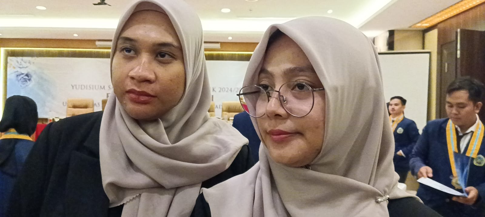 Dekan Fakultas Farmasi Universitas Islam Kalimantan (Uniska) Apt. Hasniah M.Farm didampingi Wakil Dekan I apt. Juwita Ramadhani M.Farm