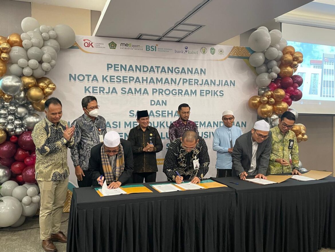 Penandatanganan nota kesepahaman/perjanjian kerjasama program Ekosistem Pesantren Inklusif Keuangan Syariah (EPIKS) untuk mendukung kemandirian pesantren mengklusivitas keuangan syariah, digelar Otoritas Jasa Keuangan (OJK) Provinsi Kalimantan Selatan (Kalsel) (foto:istimewa)