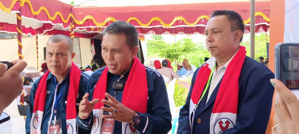 H Yulianto Dahlan didampingi Ketua Bappilu Rudy Ashadi dan Hen Koto (foto:baritopost)