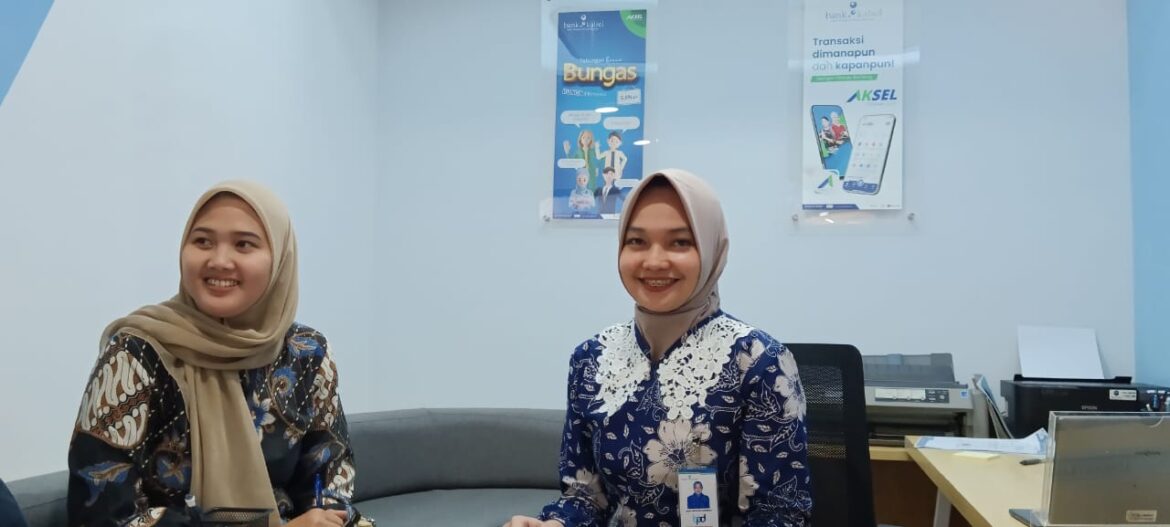 CS Bank Kalsel Terus Melayani Nasabah, Apalagi Menjelang Akhir Tahun 2024 (foto:baritopost)
