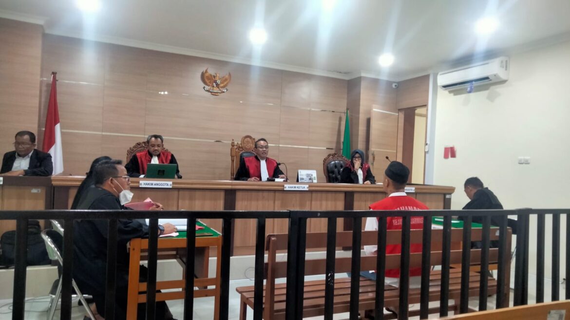 Wiki saat menjalani pemeriksaan terdakwa pada sidang yang dipimpin ketua majelis hakim Cahyono Riza Adrianto, SH.