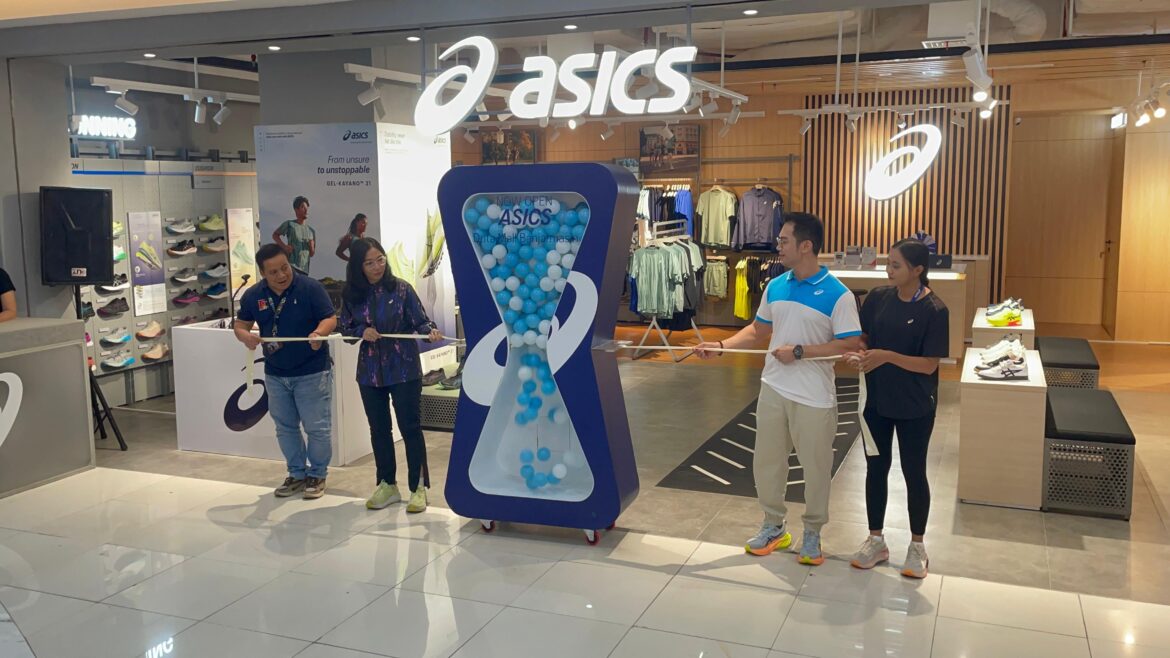 Store ASICS ke-18 bersama Erajaya Active Lifestyle ini juga menghadirkan koleksi unggulan. Kini Banyak Peminatnya di Duta Mall Banjarmasin (foto:baritopost)