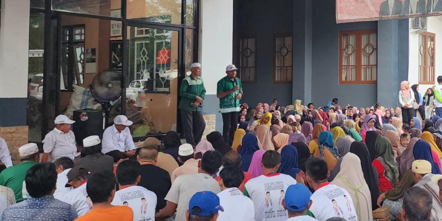 Anggota Komisi III DPRD Provinsi Kalsel Habib Farhan BSA saat bertatap muka dengan warga di wilayah Kabupaten Banjar.(foto : ist)