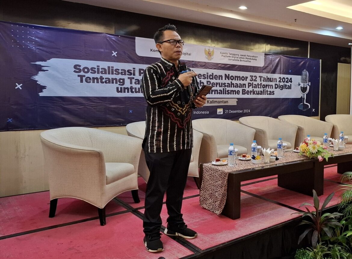 Ketua Komite Tanggung Jawab Perusahaan Platform Digital untuk Mendukung Jurnalisme Berkualitas Dr Suprapto Sasto Atmojo dalam acara sosialisasi Perpres Nomor 32 Tahun 2024 di Banjarmasin, Kalimantan Selatan, Sabtu (21/12/2024).