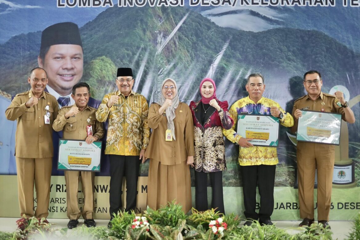 Ketua DPRD Provinsi Kalsel Dr (HC) H Supian HK, SH, MH didampingi Ketua Komisi III DPRD Provinsi Kalsel, Apt Mustaqimah, S.Farm, M.Si saat menghadiri Penyerahan Hadiah Penghargaan Adipura 2023, Program Kampung Iklim (Proklim) dan Inovasi Desa/Kelurahan Terbaik Provinsi Kalsel Tahun 2024.(foto : humasdprdkalsel)